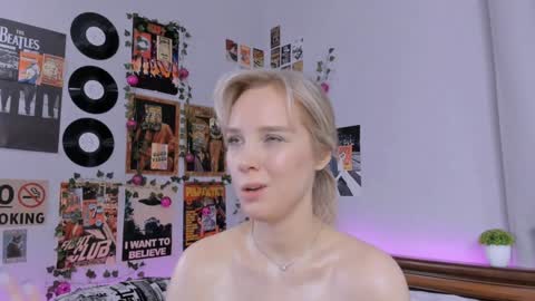 Snapshot of darleneferran chatting on January 19, 2:36 am lina online show from January 19, 2:36 am