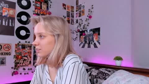 Snapshot of darleneferran chatting on January 20, 8:40 pm lina online show from January 20, 8:40 pm