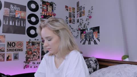 Snapshot of darleneferran chatting on January 23, 11:15 pm lina online show from January 23, 11:15 pm