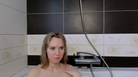 Snapshot of darleneferran chatting on January 24, 11:34 pm lina online show from January 24, 11:34 pm