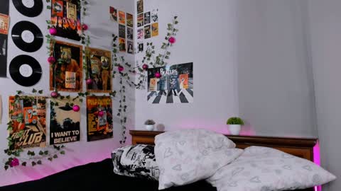 Snapshot of darleneferran chatting on January 28, 11:28 pm lina online show from January 28, 11:28 pm