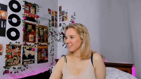 Snapshot of darleneferran chatting on January 29, 2:30 am lina online show from January 29, 2:30 am