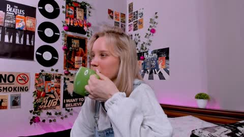 Snapshot of darleneferran chatting on January 29, 8:46 pm lina online show from January 29, 8:46 pm