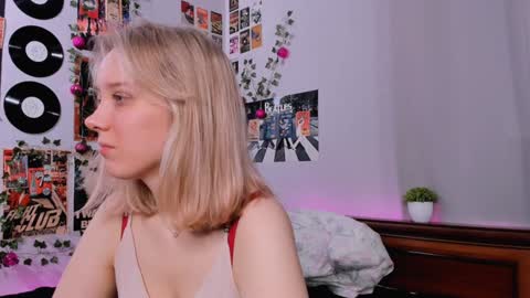 Snapshot of darleneferran chatting on February 1, 8:47 pm lina online show from February 1, 8:47 pm