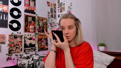 Snapshot of darleneferran chatting on February 3, 8:24 pm lina online show from February 3, 8:24 pm