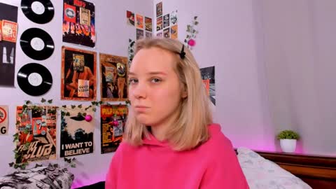 Snapshot of darleneferran chatting on February 4, 9:10 pm lina online show from February 4, 9:10 pm