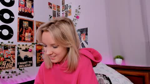 Snapshot of darleneferran chatting on February 5, 3:23 am lina online show from February 5, 3:23 am