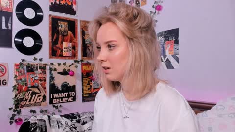 Snapshot of darleneferran chatting on February 7, 11:45 pm lina online show from February 7, 11:45 pm