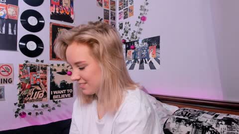 Snapshot of darleneferran chatting on February 8, 2:47 am lina online show from February 8, 2:47 am