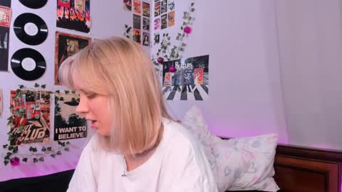 Snapshot of darleneferran chatting on February 8, 8:42 pm lina online show from February 8, 8:42 pm