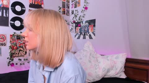 Snapshot of darleneferran chatting on February 8, 11:45 pm lina online show from February 8, 11:45 pm