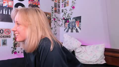 Snapshot of darleneferran chatting on February 9, 2:49 am lina online show from February 9, 2:49 am