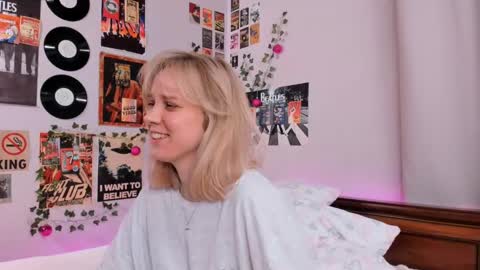 Snapshot of darleneferran chatting on February 10, 8:42 pm lina online show from February 10, 8:42 pm