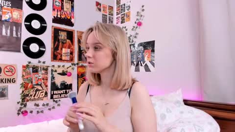 Snapshot of darleneferran chatting on February 11, 8:20 pm lina online show from February 11, 8:20 pm