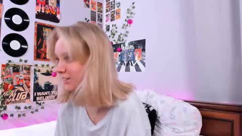 Snapshot of darleneferran chatting on February 12, 8:29 pm lina online show from February 12, 8:29 pm