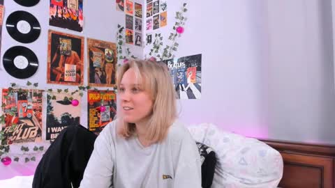 Snapshot of darleneferran chatting on February 12, 11:30 pm lina online show from February 12, 11:30 pm