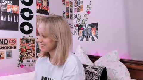 Snapshot of darleneferran chatting on February 18, 8:14 pm lina online show from February 18, 8:14 pm