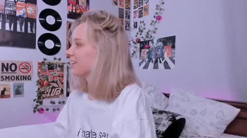 Snapshot of darleneferran chatting on February 19, 8:20 pm lina online show from February 19, 8:20 pm