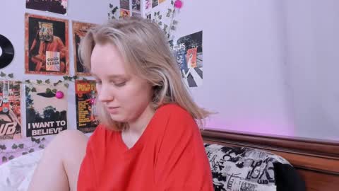 Snapshot of darleneferran chatting on February 21, 2:50 am lina online show from February 21, 2:50 am