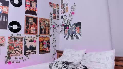 Snapshot of darleneferran chatting on February 21, 8:38 pm lina online show from February 21, 8:38 pm