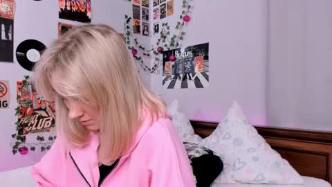 Snapshot of darleneferran chatting on February 24, 9:41 pm lina online show from February 24, 9:41 pm