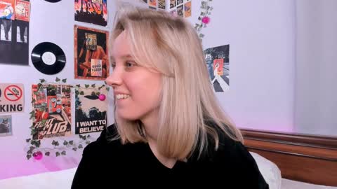 Snapshot of darleneferran chatting on February 26, 2:37 am lina online show from February 26, 2:37 am