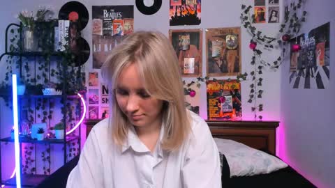 Snapshot of darleneferran chatting on March 3, 8:32 pm lina online show from March 3, 8:32 pm