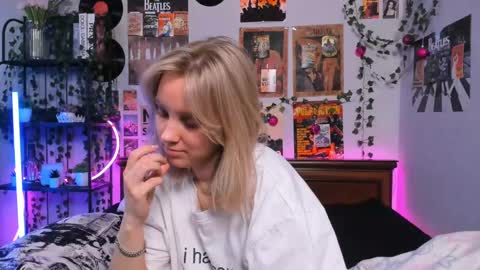 Snapshot of darleneferran chatting on March 4, 2:38 am lina online show from March 4, 2:38 am