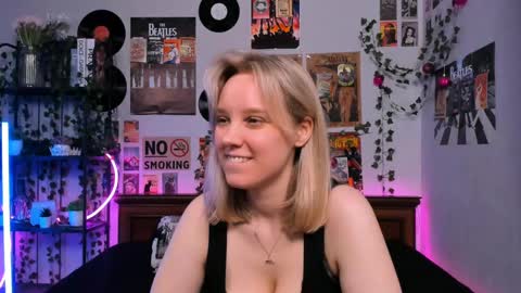 Snapshot of darleneferran chatting on March 4, 11:43 pm lina online show from March 4, 11:43 pm