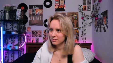 Snapshot of darleneferran chatting on March 5, 2:46 am lina online show from March 5, 2:46 am