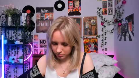 Snapshot of darleneferran chatting on March 7, 9:06 pm lina online show from March 7, 9:06 pm