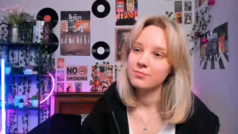 Snapshot of darleneferran chatting on March 8, 12:11 am lina online show from March 8, 12:11 am