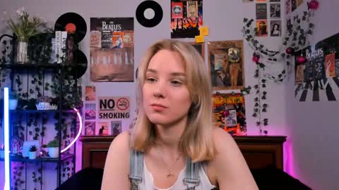 Snapshot of darleneferran chatting on March 9, 8:42 pm lina online show from March 9, 8:42 pm