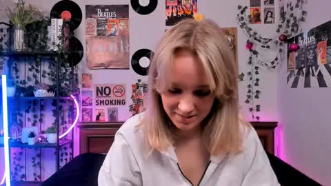 Snapshot of darleneferran chatting on March 10, 8:34 pm lina online show from March 10, 8:34 pm