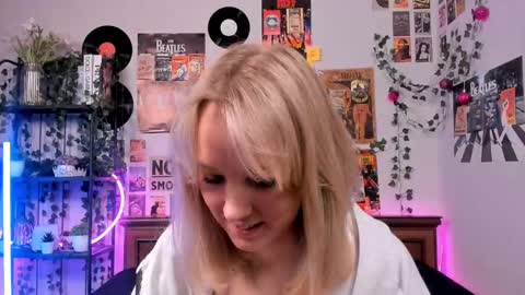 Snapshot of darleneferran chatting on March 10, 11:38 pm lina online show from March 10, 11:38 pm