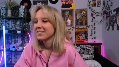 Snapshot of darleneferran chatting on March 11, 9:04 pm lina online show from March 11, 9:04 pm