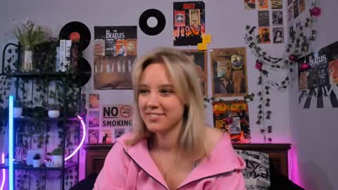 Snapshot of darleneferran chatting on March 12, 12:10 am lina online show from March 12, 12:10 am