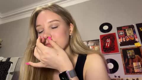 Snapshot of darleneferran chatting on September 11, 10:21 pm lina online show from September 11, 10:21 pm