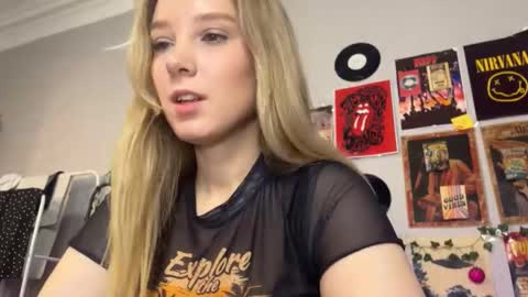 Snapshot of darleneferran chatting on September 12, 9:15 pm lina online show from September 12, 9:15 pm