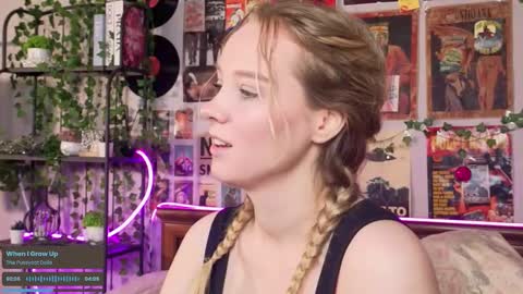 Snapshot of darleneferran chatting on September 21, 9:05 pm lina online show from September 21, 9:05 pm