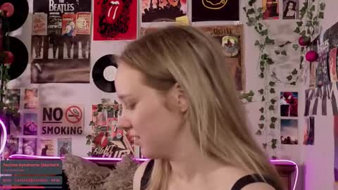 Snapshot of darleneferran chatting on September 25, 9:18 pm lina online show from September 25, 9:18 pm