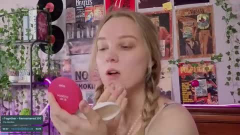 Snapshot of darleneferran chatting on September 29, 9:19 pm lina online show from September 29, 9:19 pm