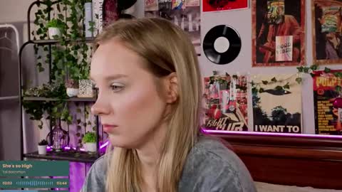 Snapshot of darleneferran chatting on October 5, 9:13 pm lina online show from October 5, 9:13 pm