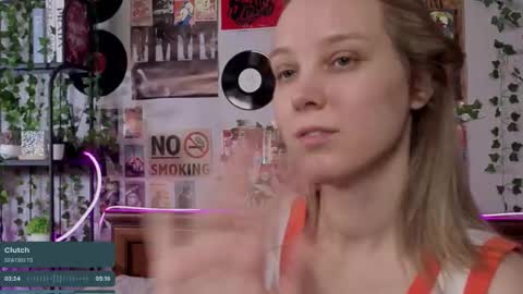 Snapshot of darleneferran chatting on October 7, 9:34 pm lina online show from October 7, 9:34 pm