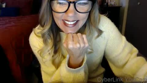 Snapshot of darlingd77 chatting on October 16, 12:06 pm DarlingD online show from October 16, 12:06 pm