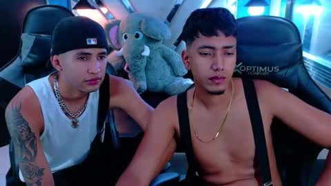 Snapshot of darwinandbrayan chatting on November 11, 3:39 am darwinandbrayan online show from November 11, 3:39 am