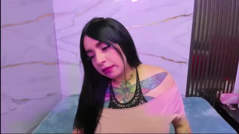 dashamiller_ online show from December 5, 1:09 pm