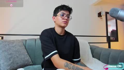 Snapshot of dass_roman chatting on October 16, 5:14 pm Dass Roman online show from October 16, 5:14 pm