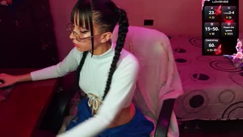 Snapshot of daturastramonium_ chatting on November 23, 4:34 am Marie Anne online show from November 23, 4:34 am