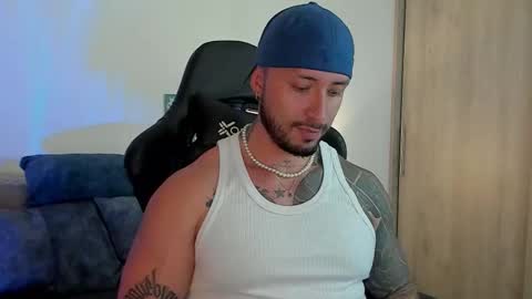 Snapshot of dave_max93 chatting on November 4, 12:32 am DAVE MAX online show from November 4, 12:32 am